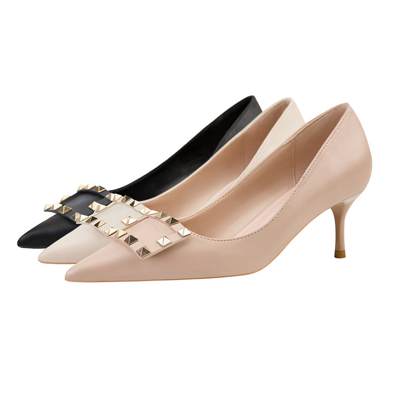 323-1 the European and American wind fashionable OL professional shoes high heel with shallow mouth pointed metallic rivet clasp sexy single shoes