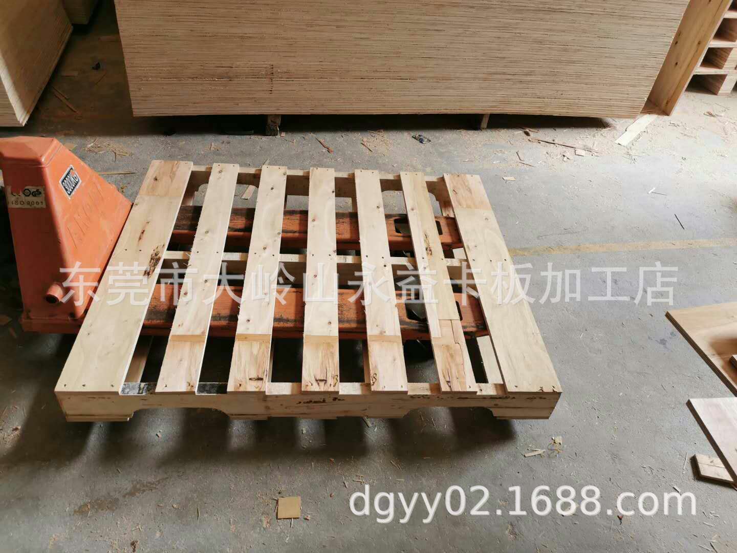 工厂原材料制作出口四面进叉免熏蒸木卡板挖孔胶合板美式卡板