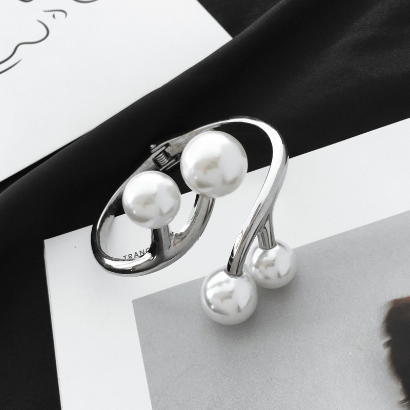 fashion alloy pearl open bracelet