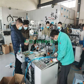 【厂家供应】一次性三层口罩设备 口罩打片机 民用防护口罩机