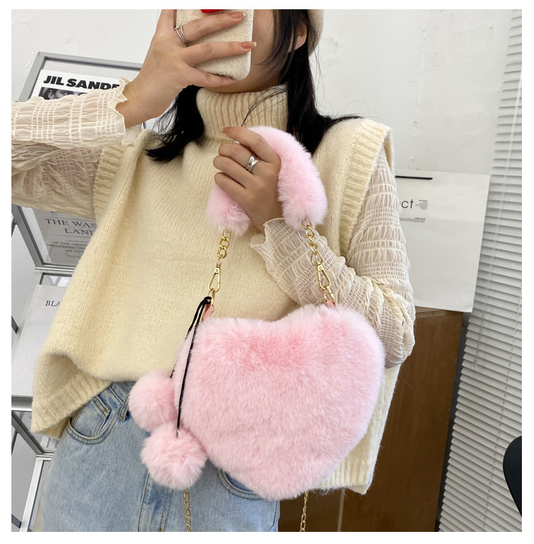 Cute Plush Heart-shaped Shoulder Bag display picture 5