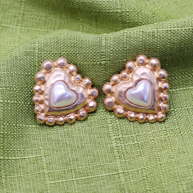 Matte Gold Heart 925 Silver Pin Retro Large Stud Earrings display picture 4