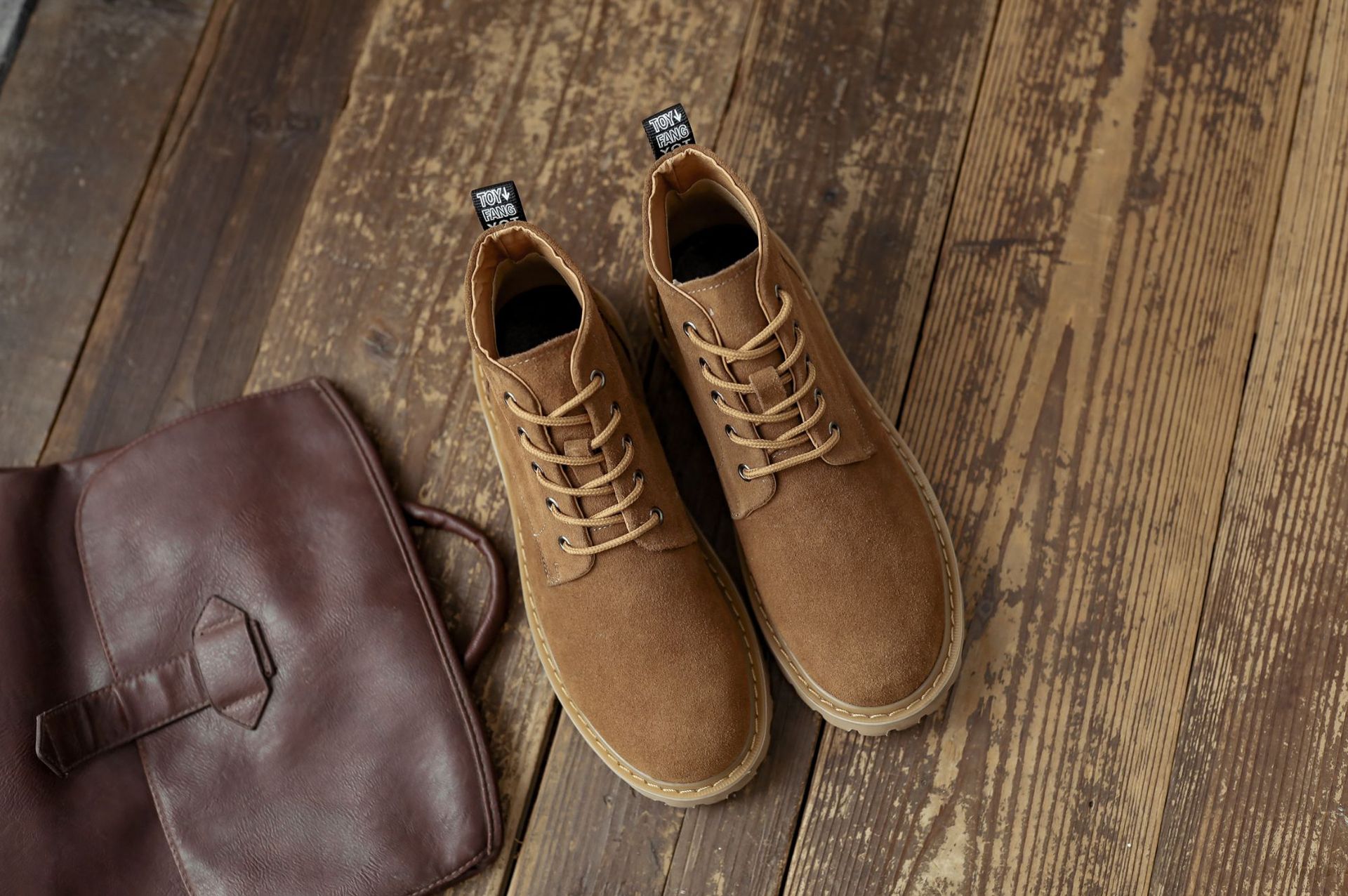 Stivaletti uomo in pelle stile martin stringati casual_voghion.com
