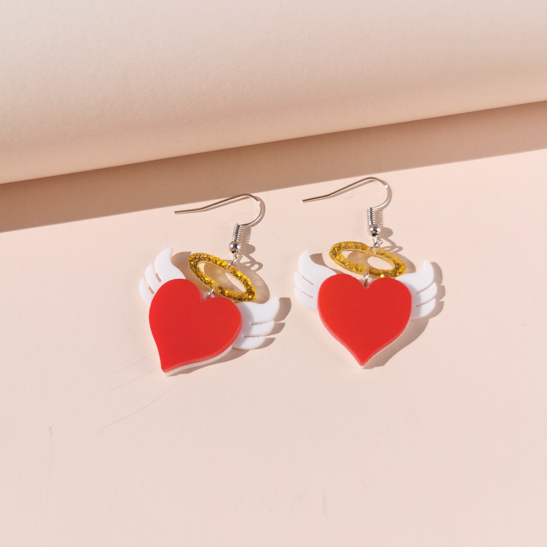 Fashionable cute white red angel wings heart shaped