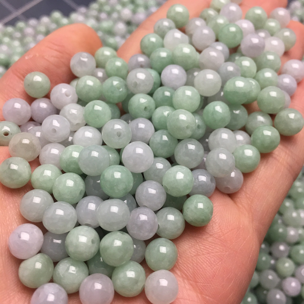 伟德国际云南省昭通市中级人民法院关于206-翡翠A货镶嵌山水牌挂件（第一次拍卖）的公告