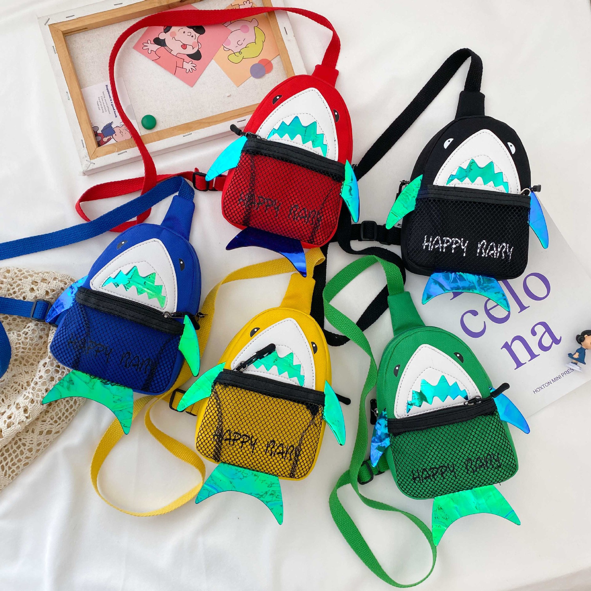 儿童斜挎包2020韩版秋季尼龙卡通鲨鱼配饰包时尚休闲萌宝宝单肩包|ru