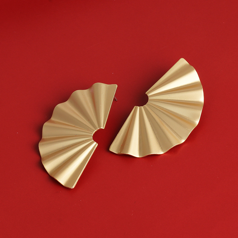 New Fashion Retro Alloy Geometric Fan-shaped Earrings For Women Wholesale display picture 6