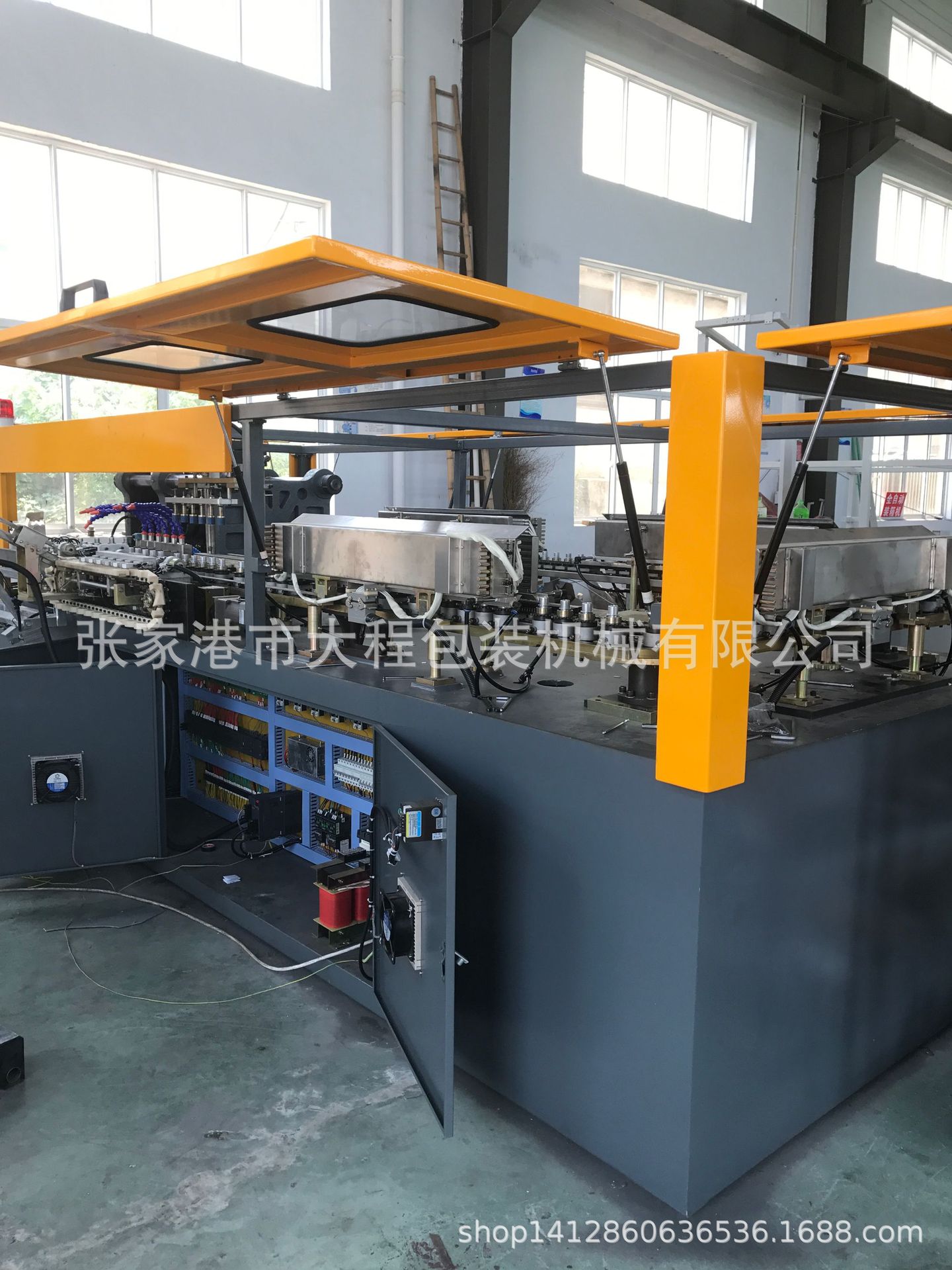 矿泉水灌装机 全自动三合一灌装机 饮料灌装机 液体灌装机