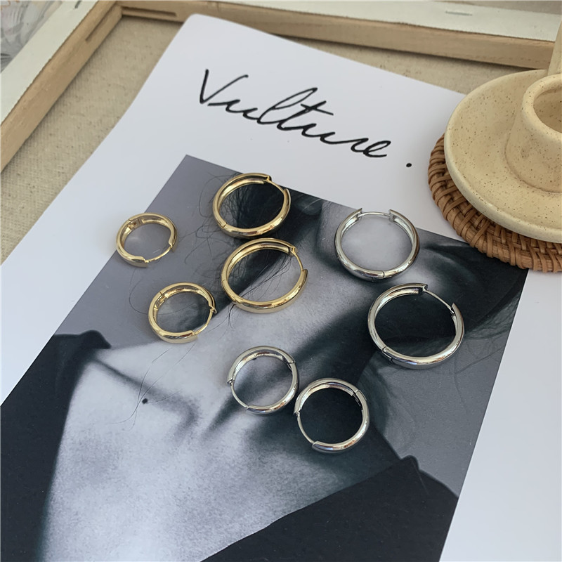 Retro Simple Circle Gold-plated Silver Non-fading Hoop Earrings Wholesale display picture 6