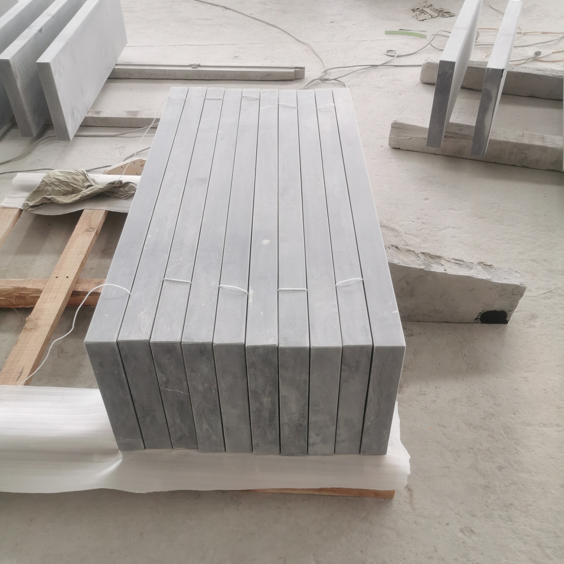 深灰色石灰岩石材 天然石灰岩石材青石板尺寸定制