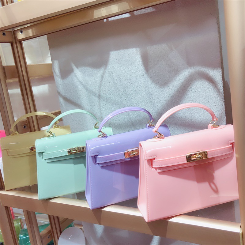 New handbag, women's small bag, women's bag, new 2025 trendy Kelly bag, second generation mini crossbody bag, goddess of grace Application Scenario