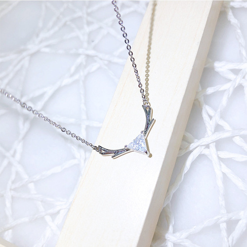 Gorgeous Zirconium Antler Everyday Style Creative New Clavicle Necklace for Girls Fashion Necklace for Girlfriend Gift