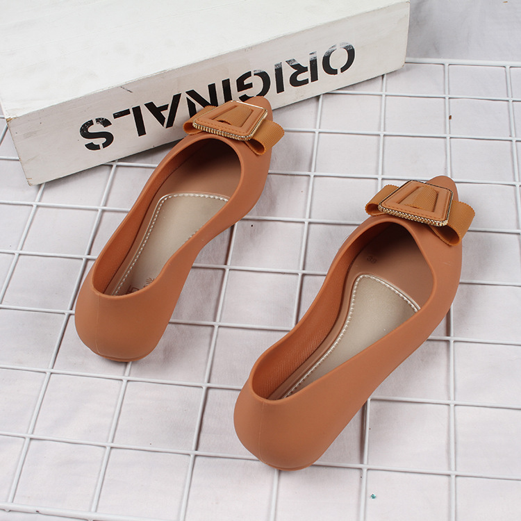 Fashionable casual solid color beach sandals flat