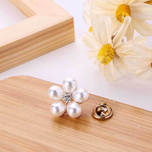 Korean style simple small fragrant style diamond petal brooch, alloy pearl brooch horse pin, women's clothing collar pin cufflinks