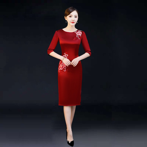 Traditional Chinese Dress Qipao Dresses for Women Low collar mother cheongsam embroidered cheongsam skirt large retro cheongsam dress