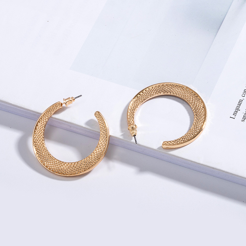 Hot Sale Korea C-shaped Circle Earrings Wholesale Nihaojewelry display picture 3
