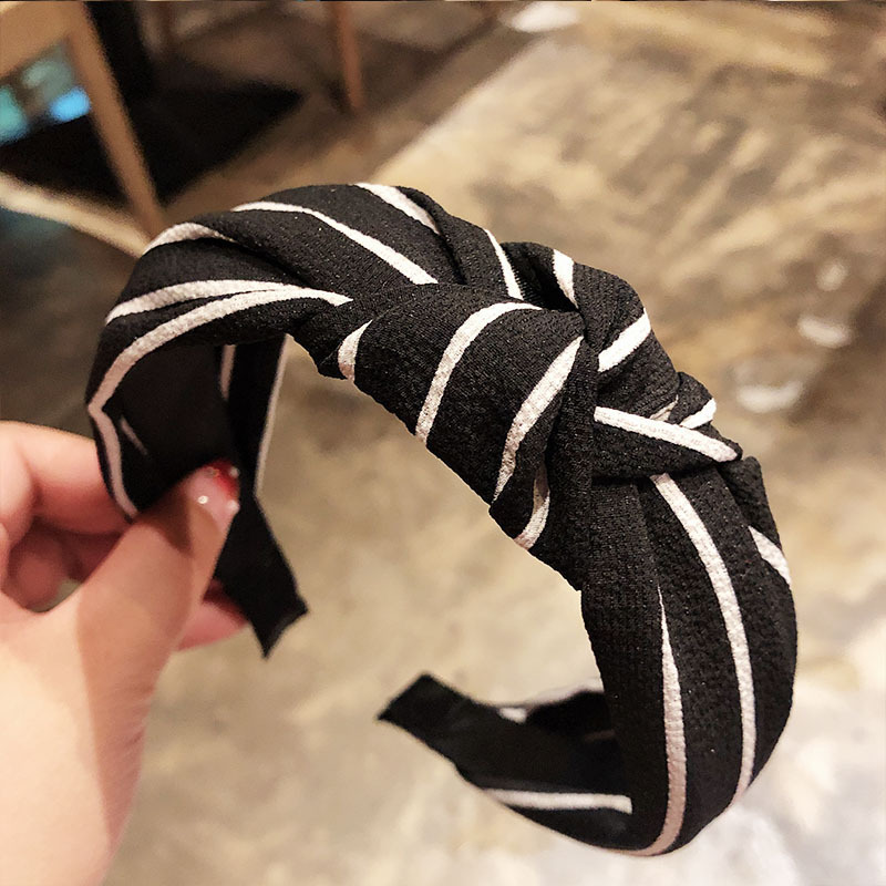 Girl Hair Headband Korean Knotted Non-slip Headband  Wholesale display picture 1