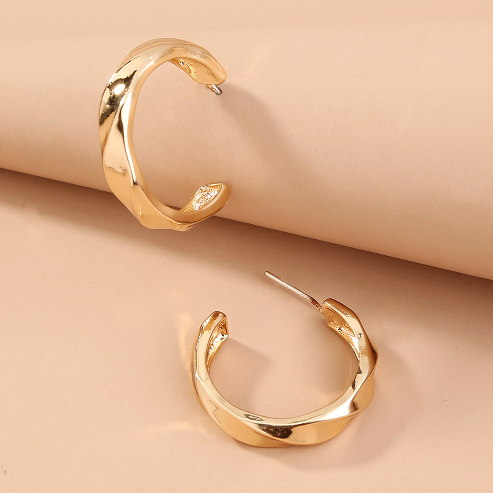 Fashion Wave Pattern C-shaped Geometric Earrings display picture 3