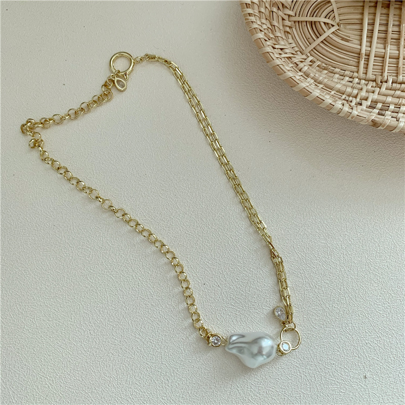 Baroque Shaped Pearl Long Copper Chain Retro Clavicle Chain Simple Palace Style Necklace For Women display picture 3