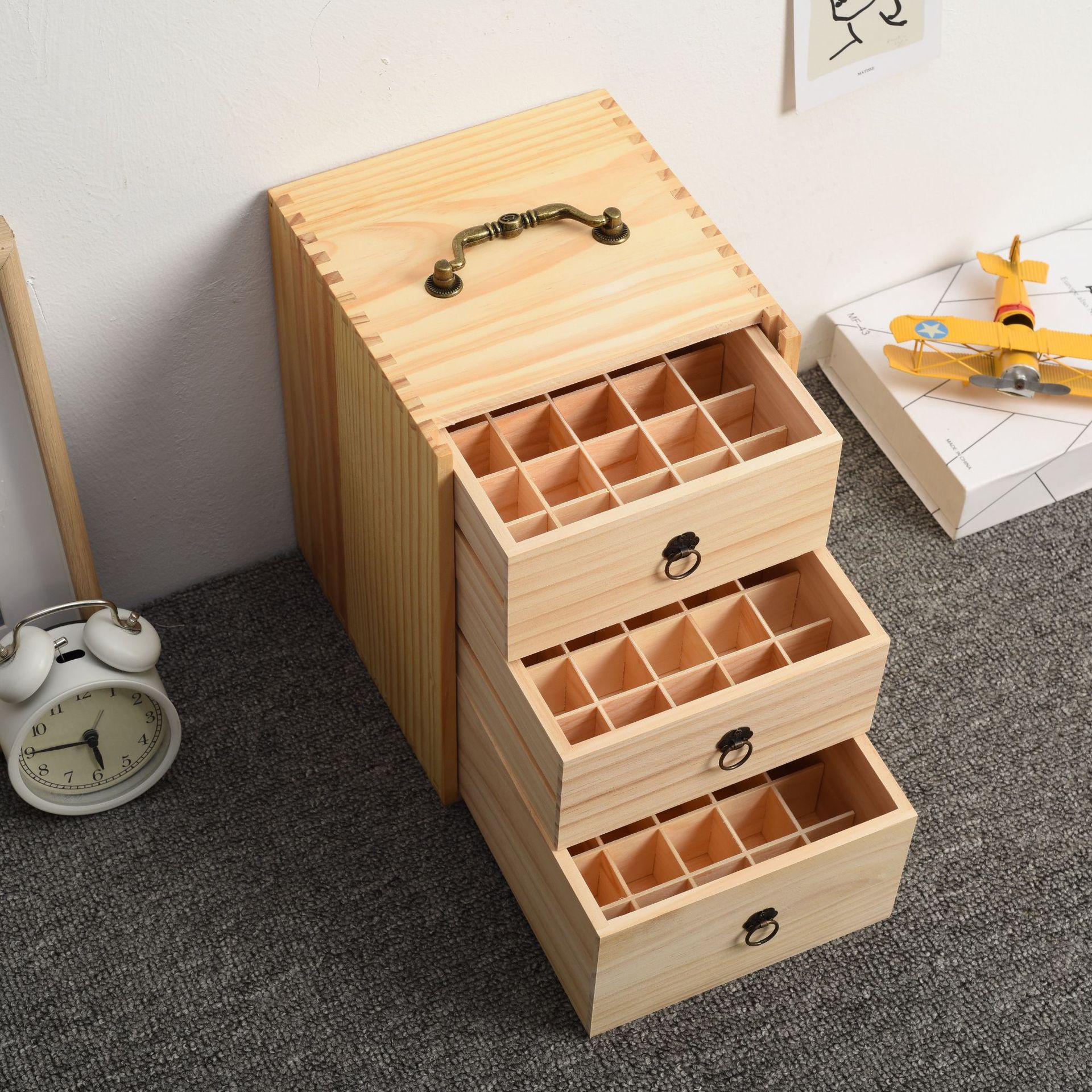 Wooden wooden box