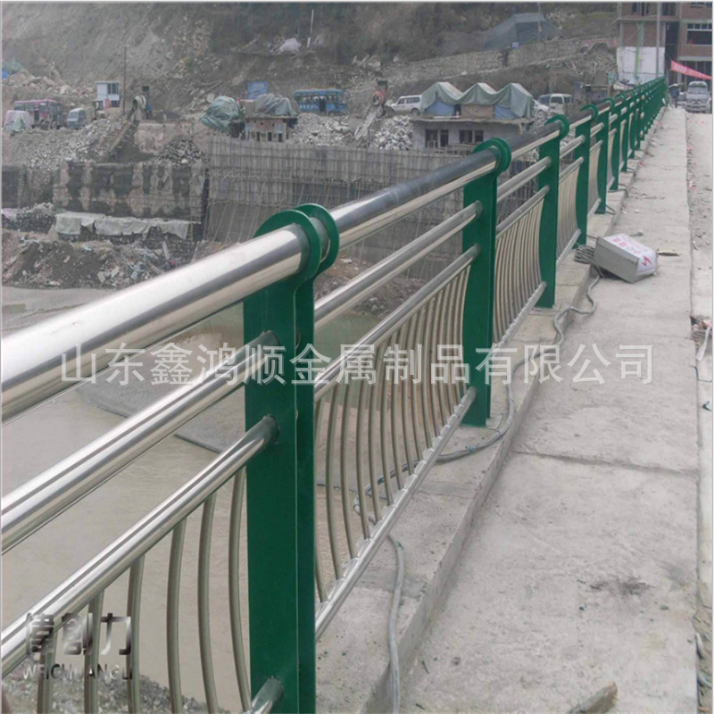 桥梁防撞护栏立柱 专注护栏加工定制不锈钢景观防撞栏杆 防撞护栏