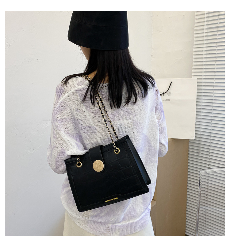 New  Trend Korean Fashion Chain Shoulder Wild Messenger Women's Small Square Bag display picture 11