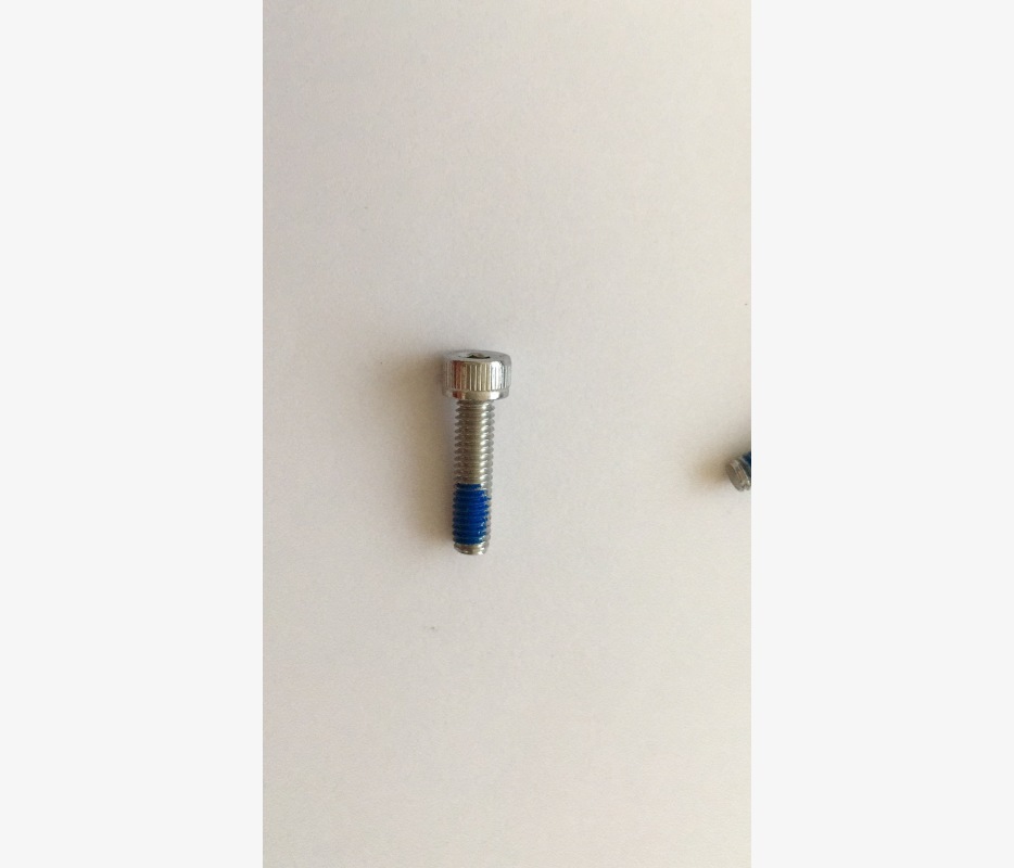 供应 DIN912  304不锈钢内六角圆柱头螺钉  4*16点胶 180度