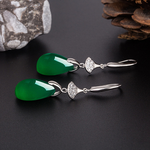 Ethnic Fengshui drop-shaped green agate earrings for women, micro-embellished diamonds, long chrysoprase ear hook earrings, gift jewelry for mom