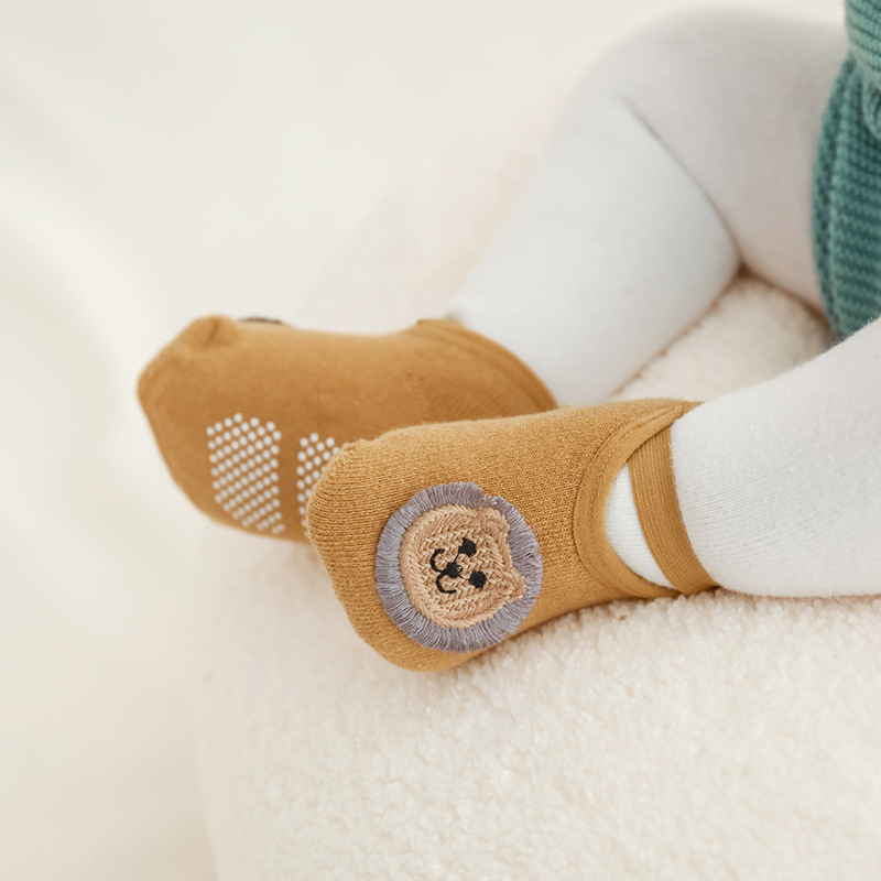 Nueva clase de un bebé calcetines de otoño e invierno engrosada Terry calcetines de piso coreano de dibujos animados antideslizante recién nacido bebé niño Calcetines