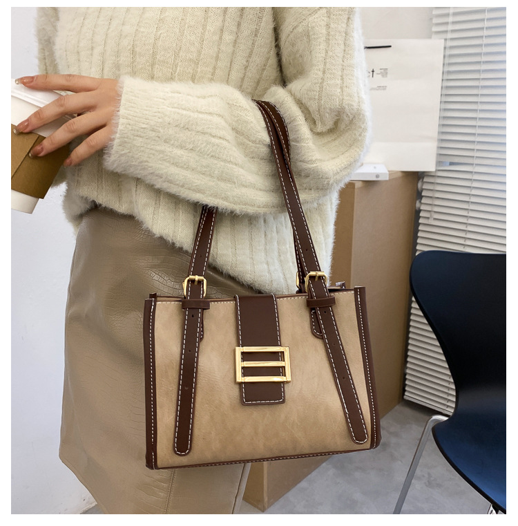 Autumn Small Square Retro Fashion One-shoulder Messenger Bag display picture 20