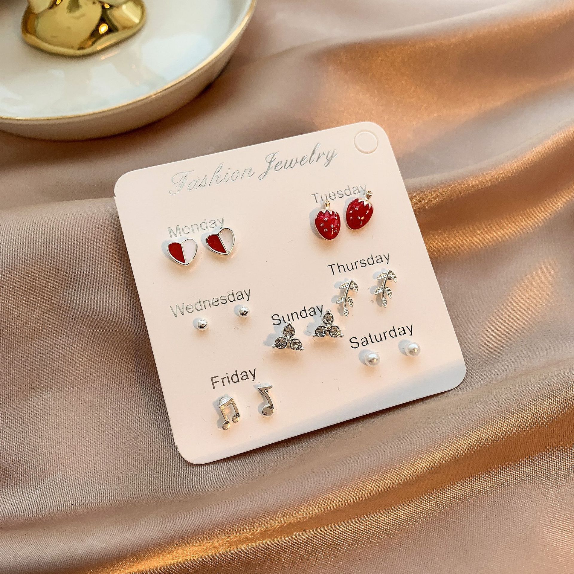 S925 Silver Needle Micro Inlaid Crystal Short Earrings Wholesale Nihaojewelry display picture 10