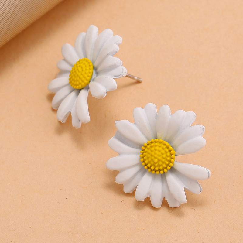 Japonais Et Coréen De Mode 2020 New Trendy Simple Boucles D'oreilles Doux Mori Super Fée De Tournesol Petite Marguerite Boucles D'oreilles Fleur display picture 19