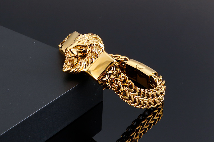 Casual Punk Lion Titanium Steel Plating 18K Gold Plated Men's Bracelets display picture 2