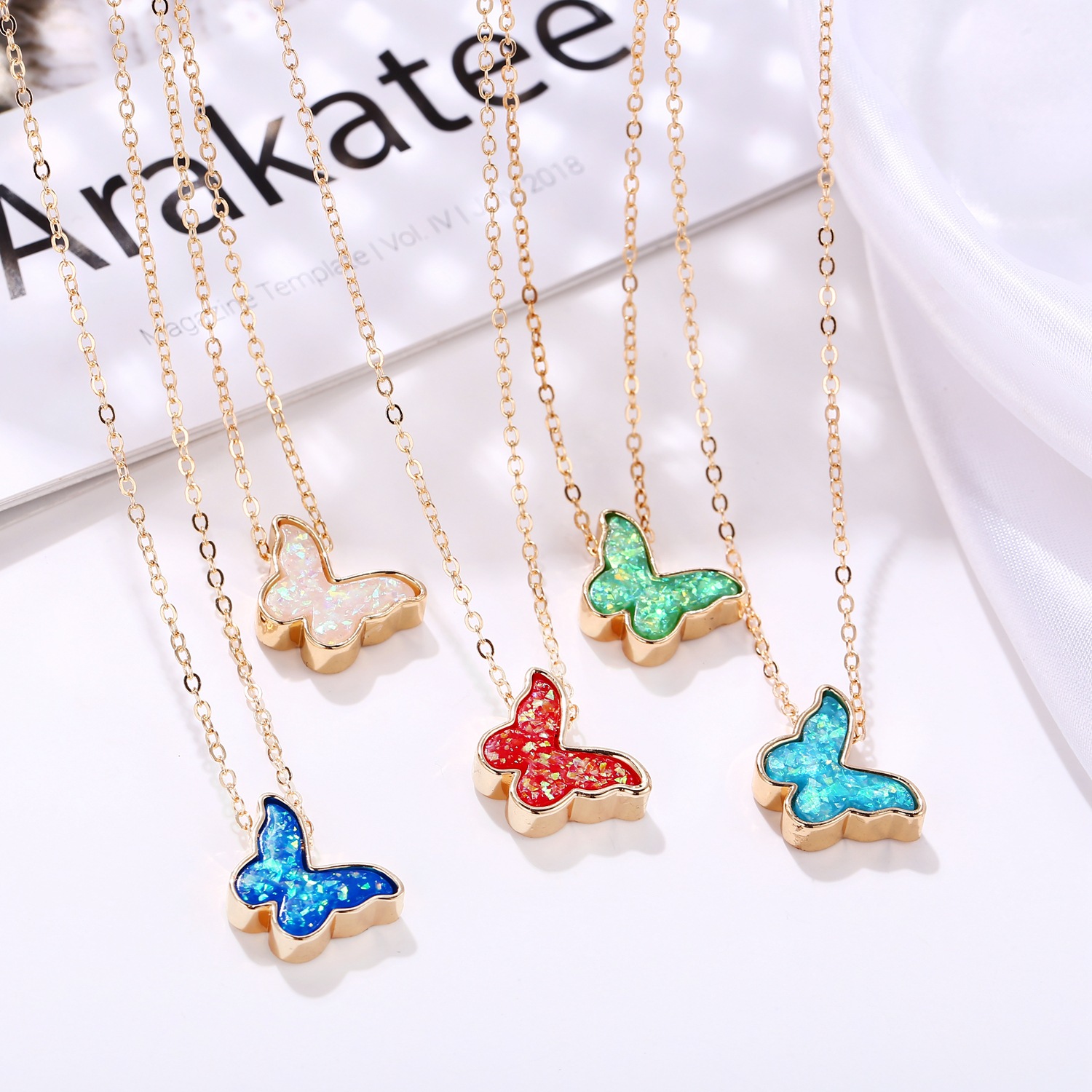 New Multicolor Butterfly Necklace Creative Retro Simple Color Alloy Clavicle Chain display picture 2