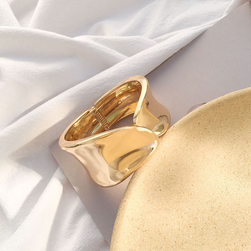 new gold-plated asymmetrical leaf shape unilateral polka dot bracelet