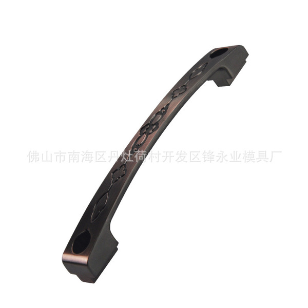 New trackless folding accordion screen door handle