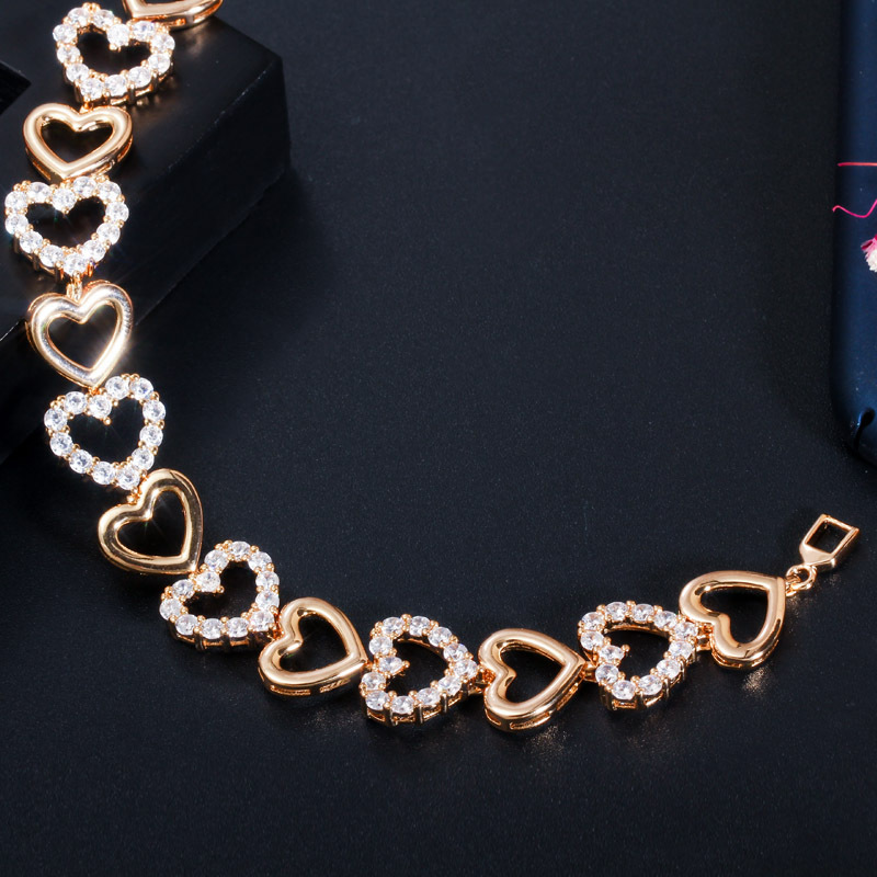 Elegant Sweet Heart Shape Brass Hollow Out Inlay Zircon Gold Plated Bracelets display picture 5