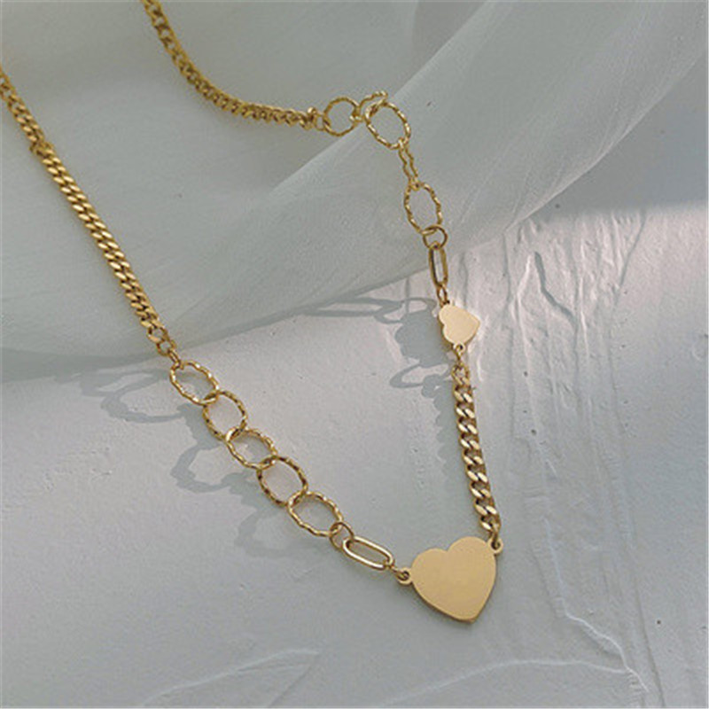 Retro Necklace Love Pendant Sweet Necklace display picture 3