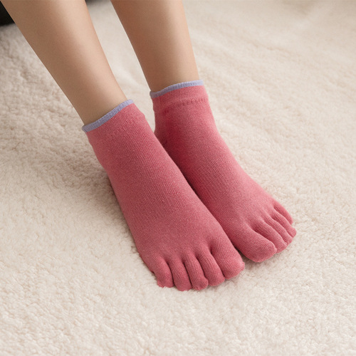  New Women's Five Finger Solid Color Yoga Socks Breathable Cotton Split Toe Five Finger Socks Manufacturer Wholesale