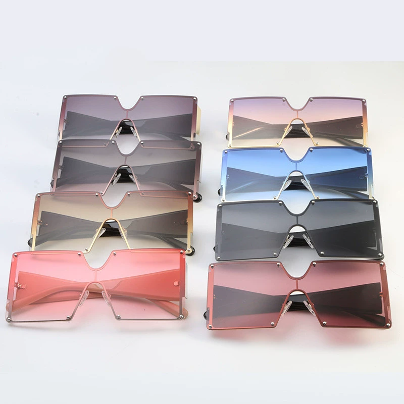 Transparent retro geometric sunglasses for face sculpting