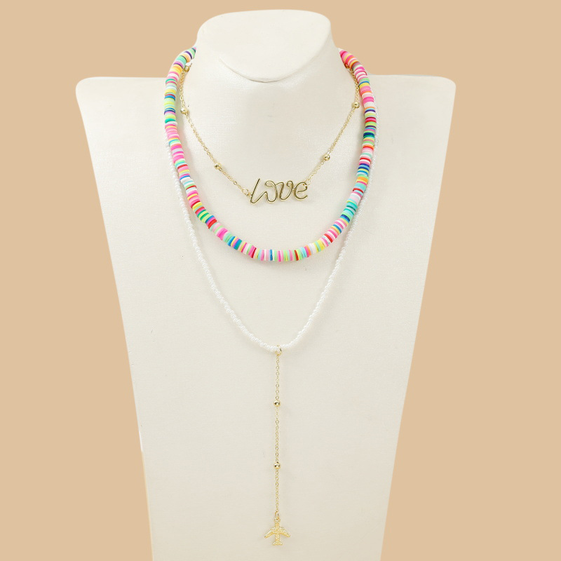 Longues Lettres D'amour Trois Multicouches En Céramique Souple Collier Tendance Perle Pendentif Bijoux En Gros Nihaojewelry display picture 2