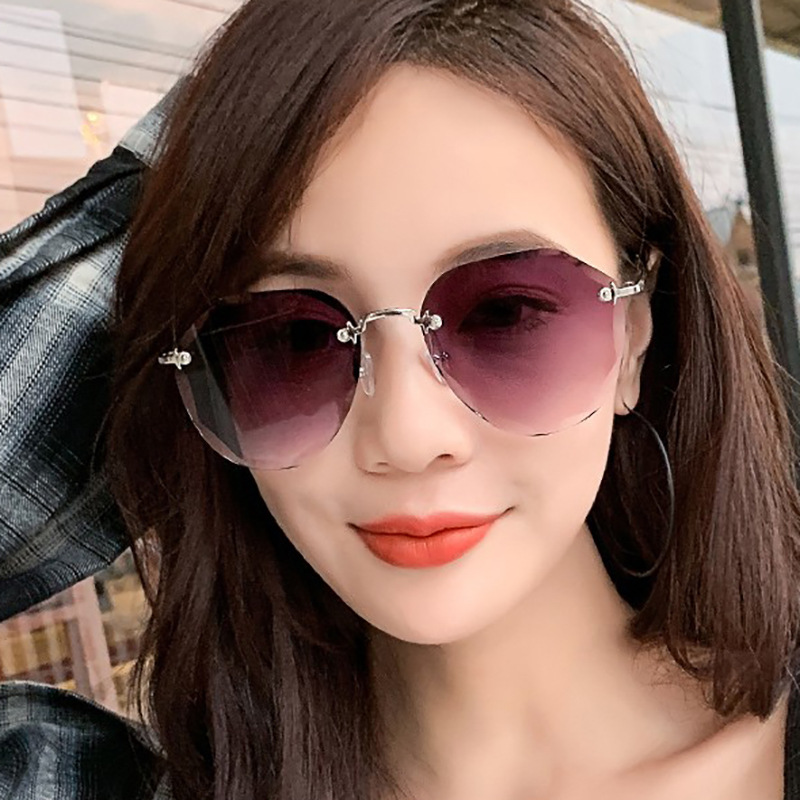 Fashion cut edge net Red Sunglasses, female personality trend, gradual change of color glasses, shaking, net red INS, toad tiktok