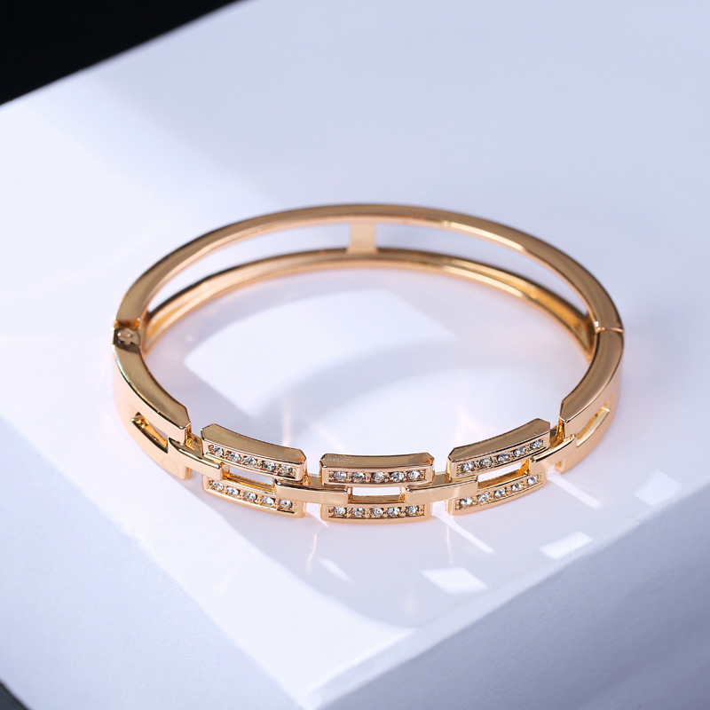 Fashion New Hollow Chain Diamond Bracelet display picture 9