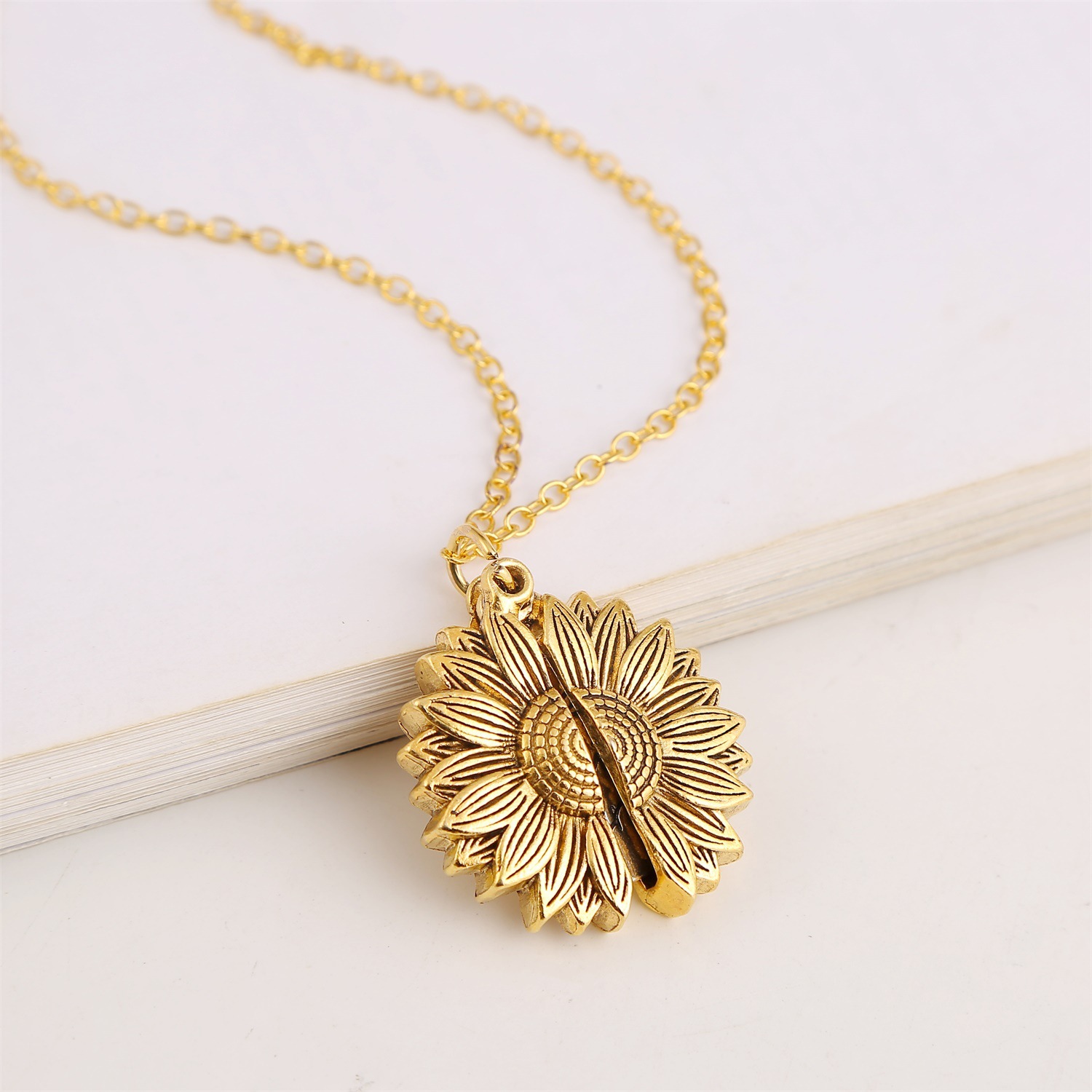 New fashion double-layer lettering sunflower necklace alloy flowers short neck chain women wholesale
