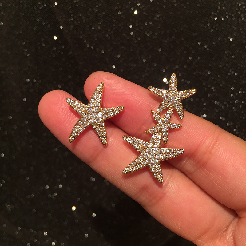 Pendientes De Estrella Asimétrica Estilo De Vacaciones Estrella De Cinco Puntas S925 Aguja De Plata Pendientes De Estrella De Mar Dorados Compactos Venta Al Por Mayor Nihaojewelry display picture 4