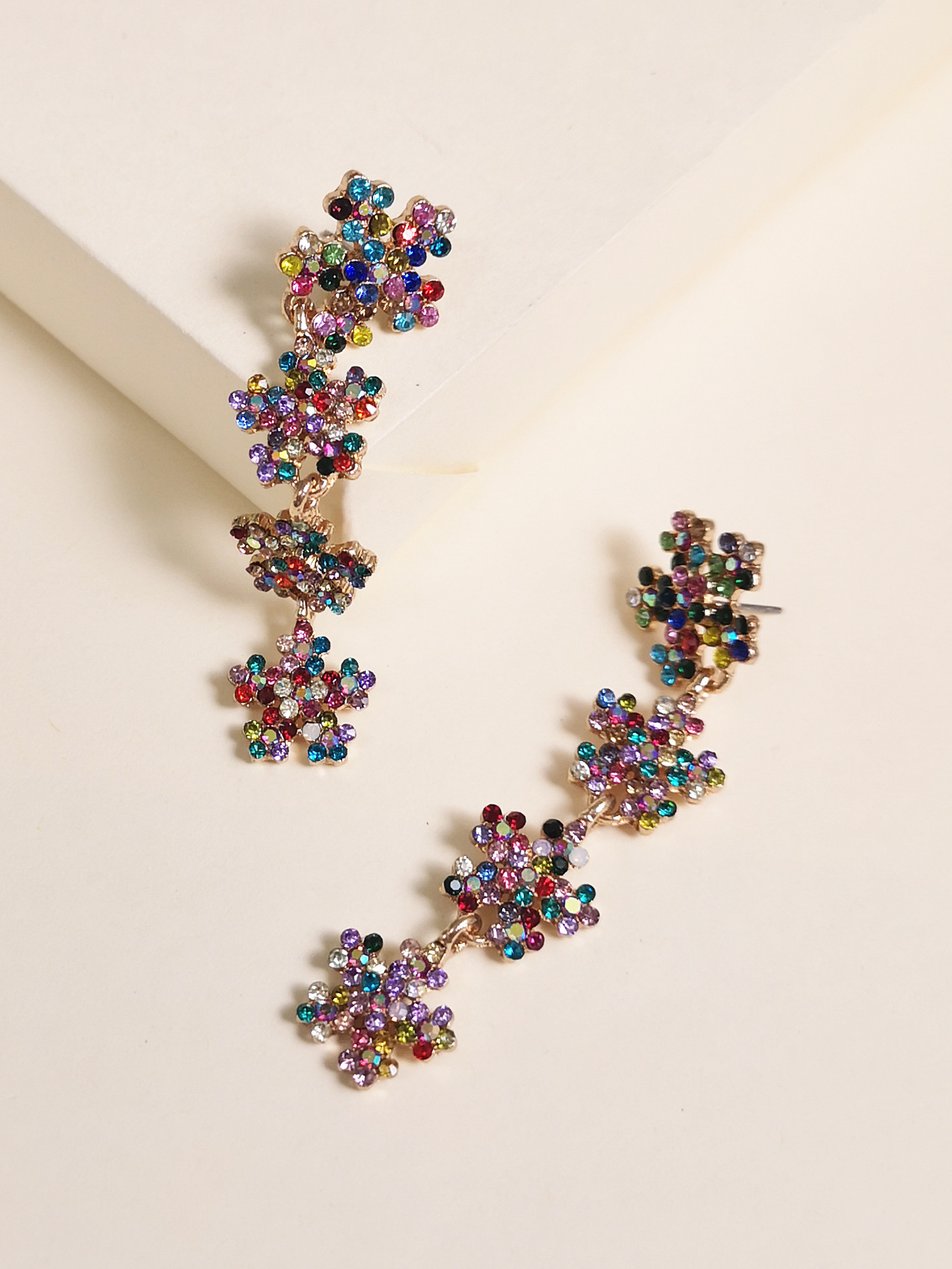Retro Schneeflocke Blumen Diamant Ohrringe Übertriebene Persönlichkeit Ohrringe display picture 4