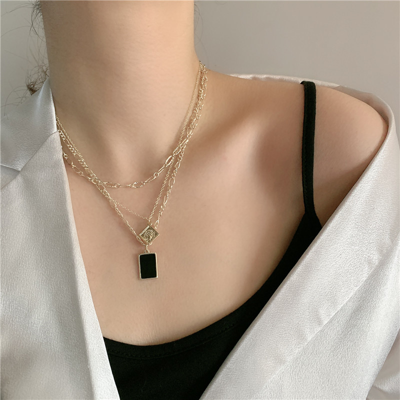 Retro Three-layer Portrait Fritillary Necklace Multi-layer Chain Clavicle Chain display picture 11