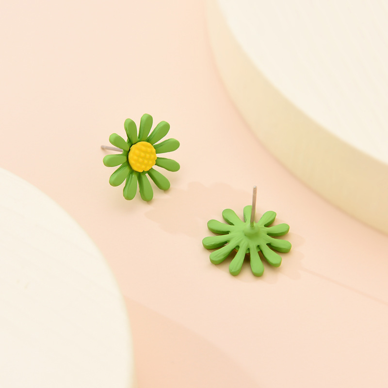 Personality Mori Sunflower Daisy Earrings Small Flower Petals Sweet Temperament Korean Wild Earrings Wholesale Nihaojewelry display picture 4