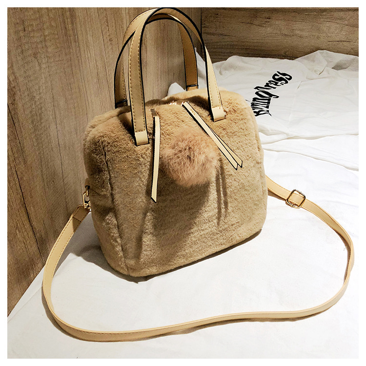 Large-capacity  New  Plush Portable Shell Bag Rabbit Fur Texture One-shoulder Messenger Bag display picture 25