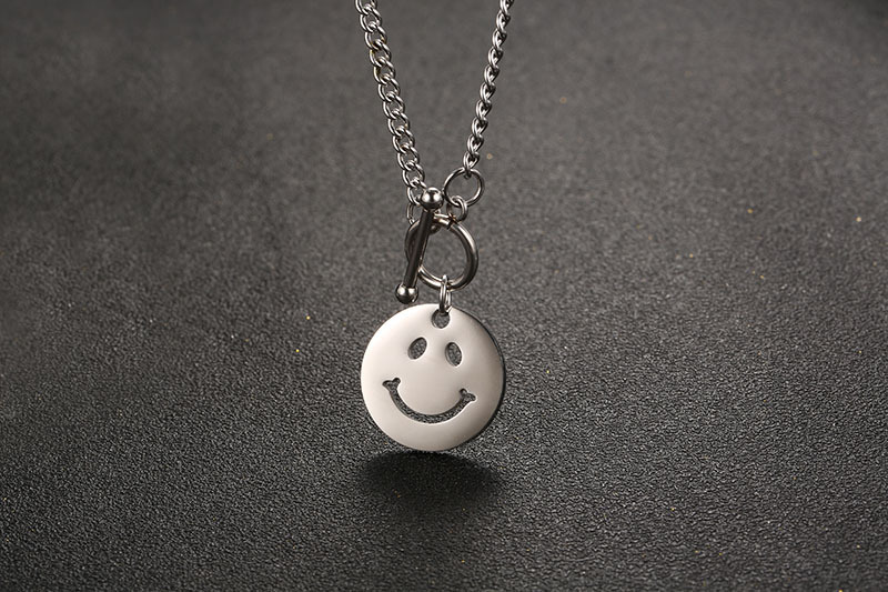 Mode Smiley Visage Titane Acier Pendentif Simple Collier En Gros display picture 5